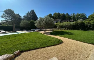 Création de gazon, cheminement, terrain de pétanque, plantations